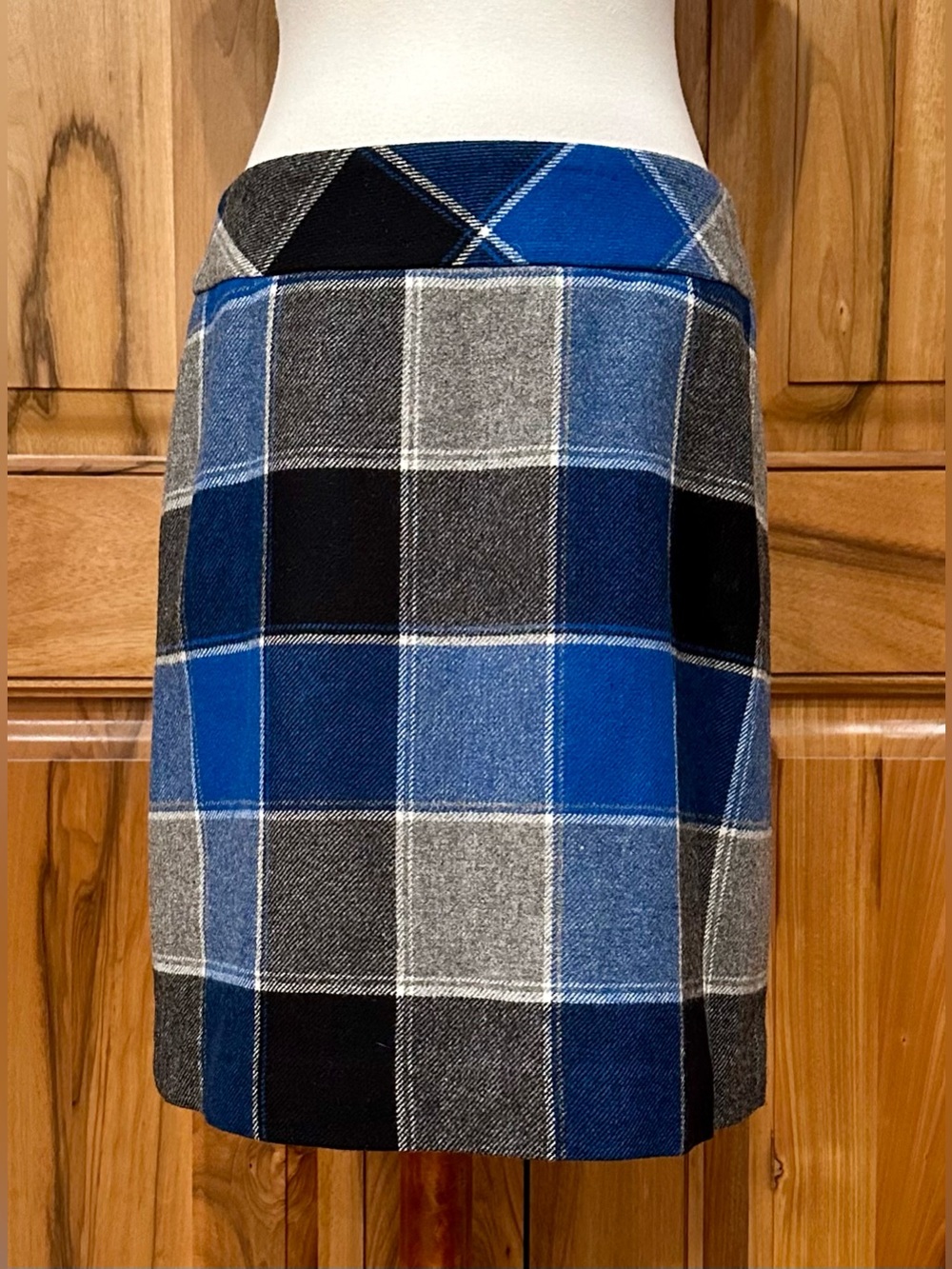 Talbots Plaid Wool-Blend Classic Straight Skirt, Black/Blue/Gray/White, EUC, 6
